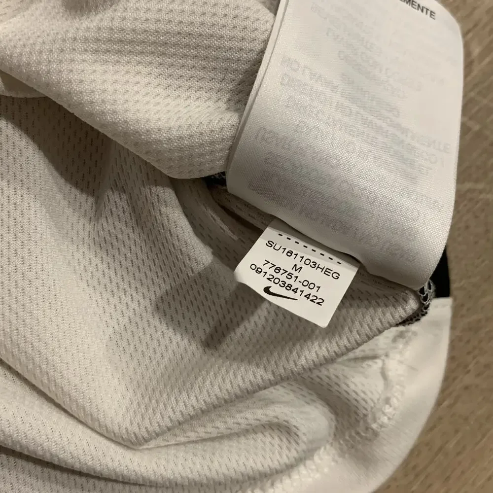 Nike small has